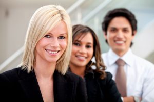 Audyt umów w firmie: jak Prawnik identyfikuje klauzule, które wyglądają niewinnie, a kosztują najwięcej w sporze